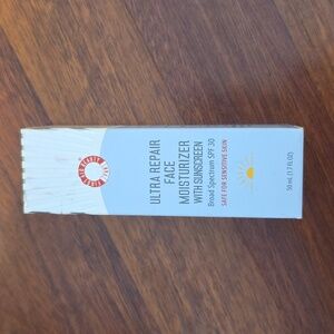 First Aid Beauty Ultra Repair Face Moisturizer with Sunscreen - Blue and White